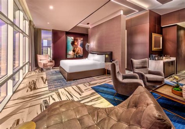 Does Atlantis Reno have smoking rooms