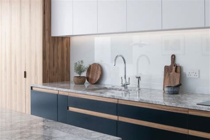 How do you clean black splashback