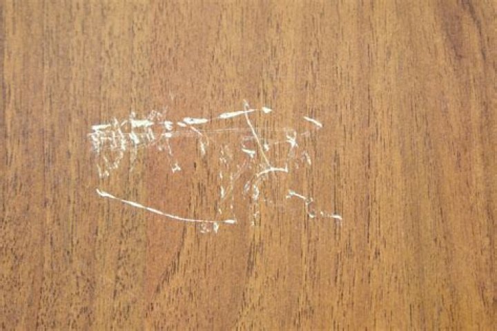 How do you fix scratches on a laminate table