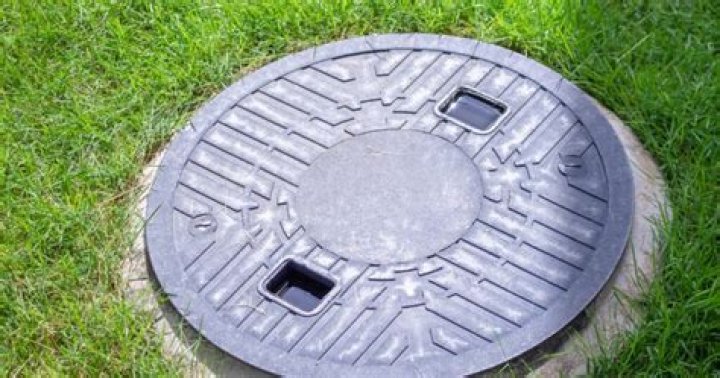 How do you hide a septic tank cover