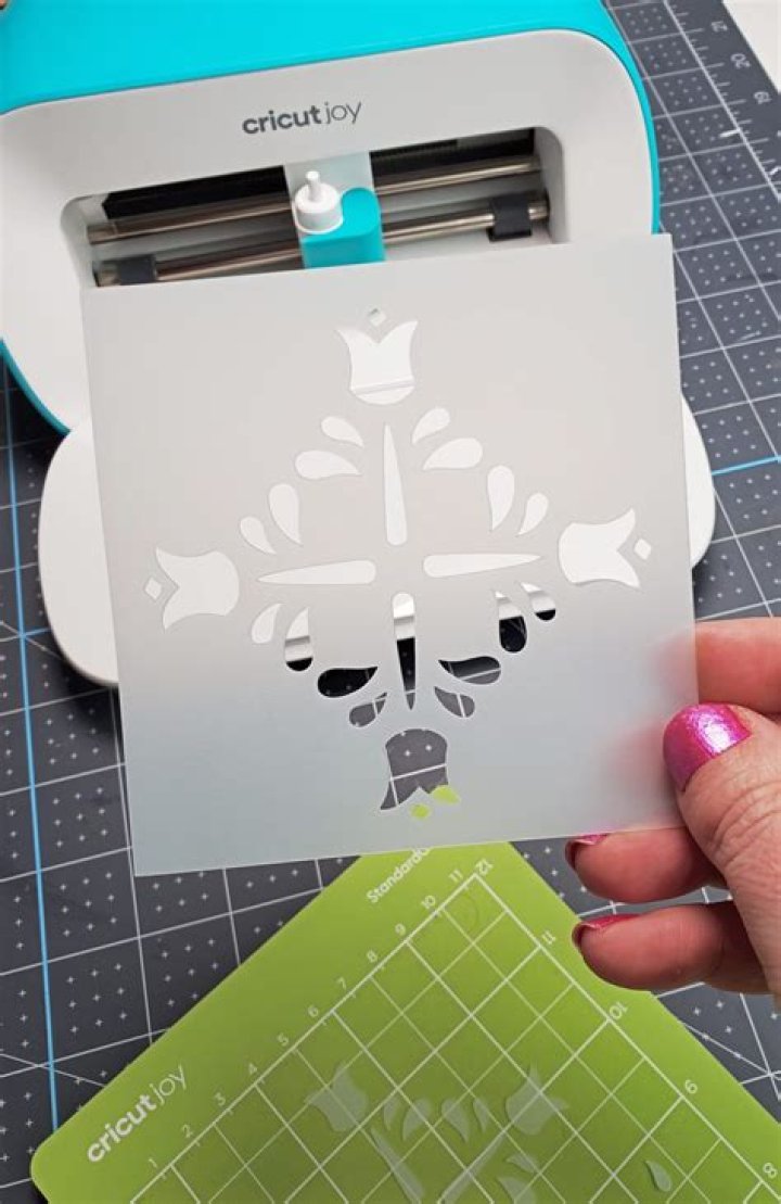 How do you make a large stencil on a Cricut