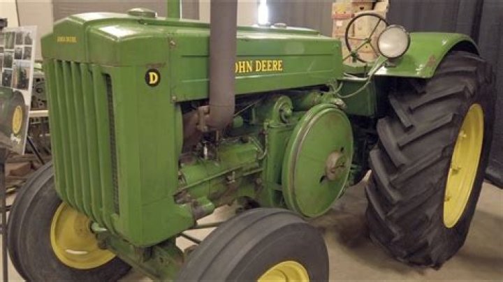 How do you tell the year of a John Deere tractor