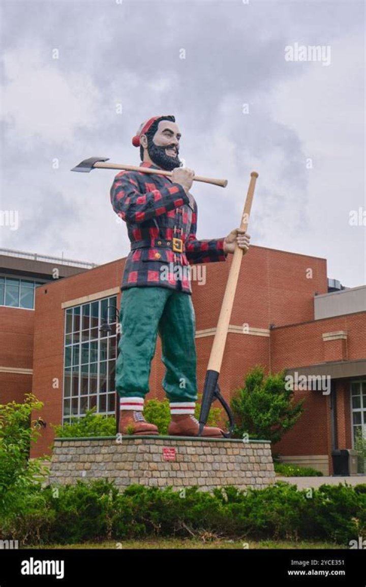 How tall is the Paul Bunyan statue in Bangor Maine