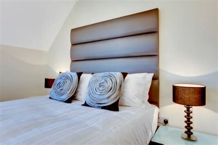 Is it better to have a headboard