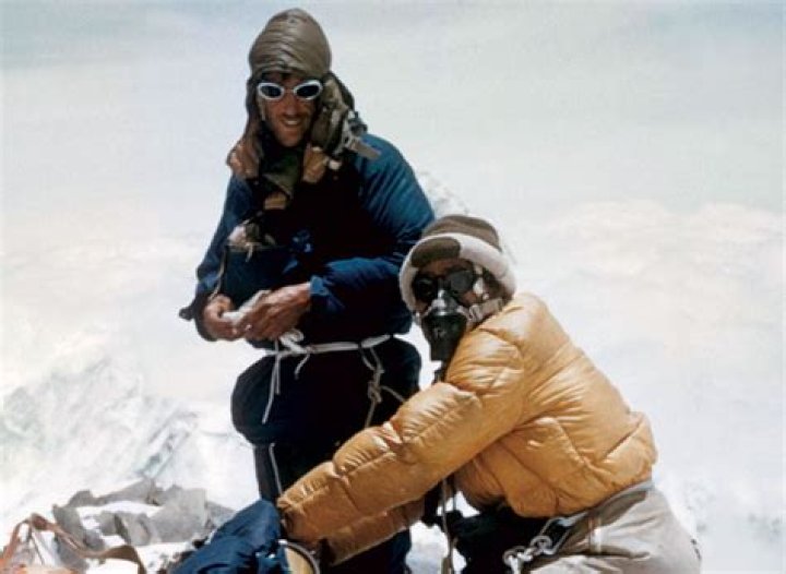 What did Edmund Hillary wear to climb Everest