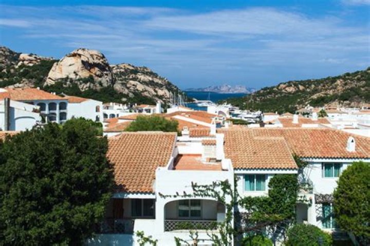What lands did Cavour add to Sardinia