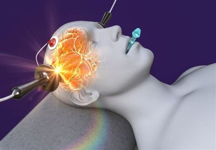 Why was electroconvulsive therapy originally used as a therapy for schizophrenia